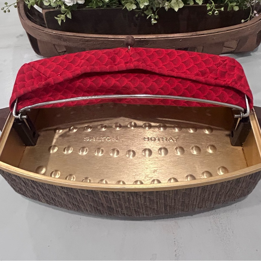 Red Fabric-Handled Metal Hot Tray